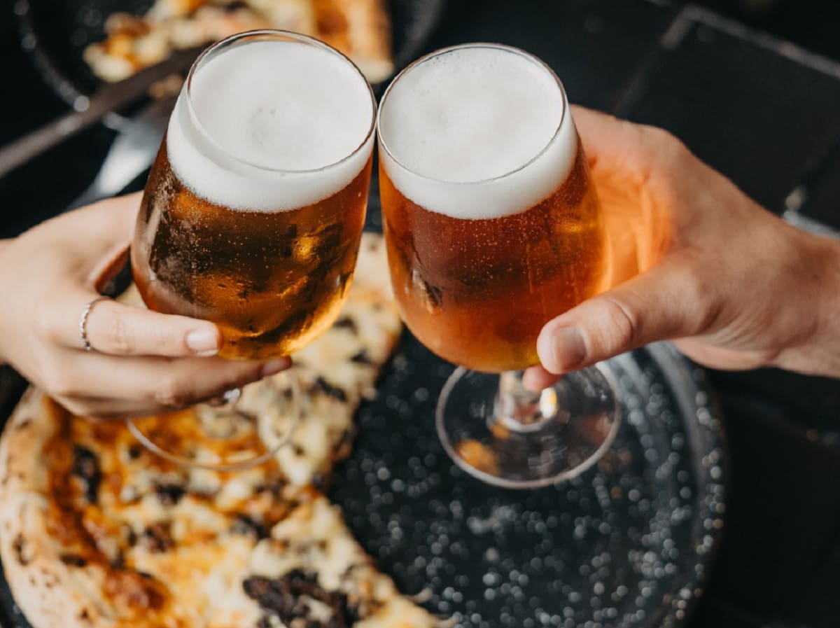 Brindis de año nuevo. Foto: Facebook: Bulebar - Food & Drinks