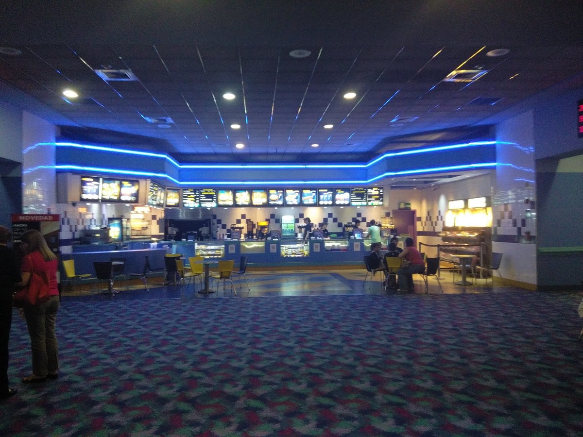 Crisis en los cines: una cadena analiza irse del país en medio de la caída del consumo cultural