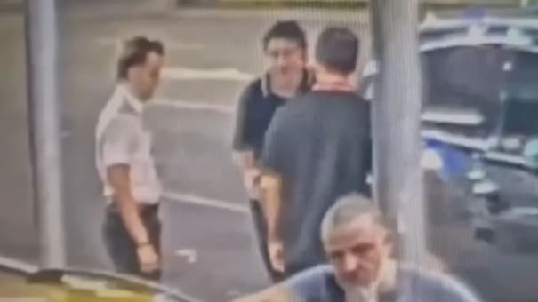 Video: Javier Faroni descartó su celular en Aeroparque al ser interceptado por la Policía