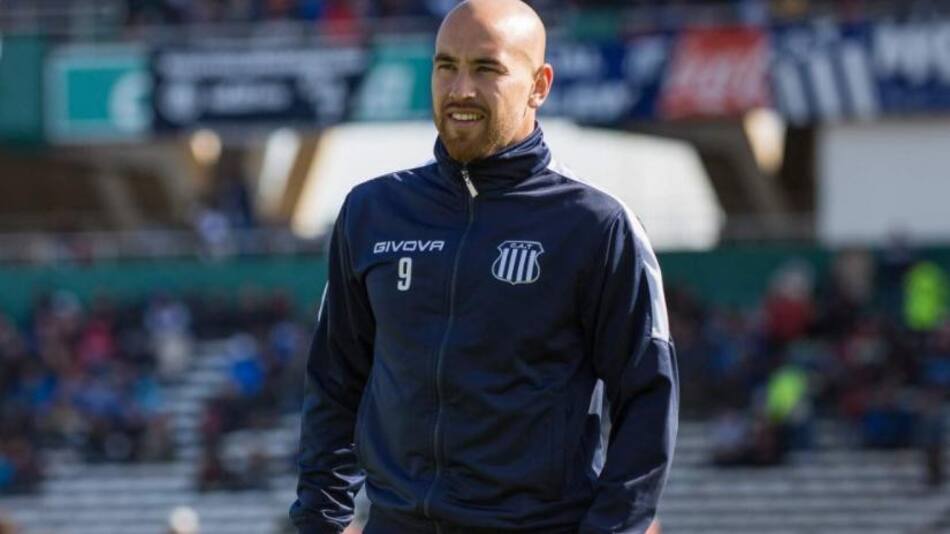 El delantero Junior Arias. Foto: NA.