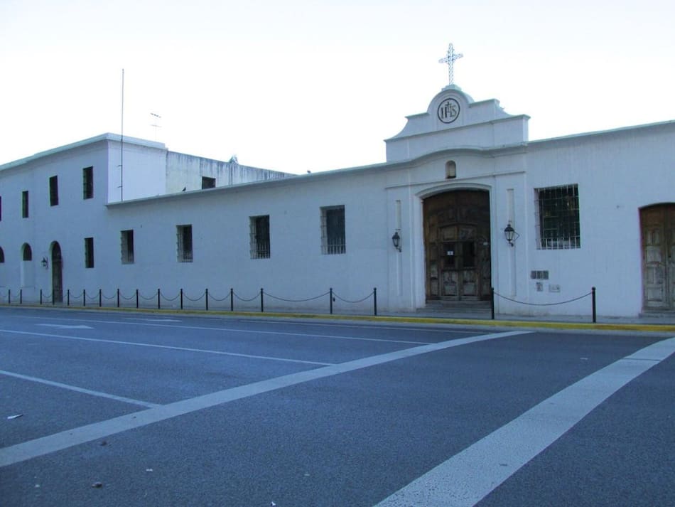 Santa Casa de Ejercicios Espirituales en Avenida Independencia y Salta. Foto: Wikipedia