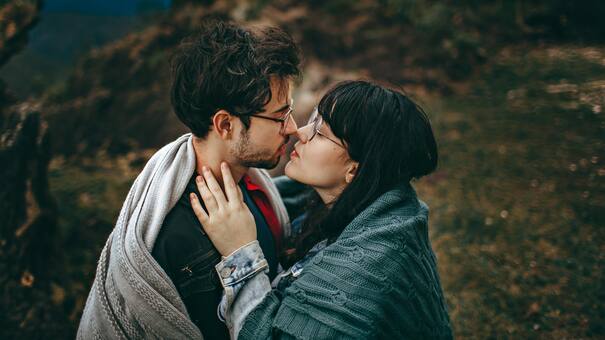 Favorecidos por el eclipse solar en Virgo: los 5 signos del zodiaco que encontrarán el amor esta primavera