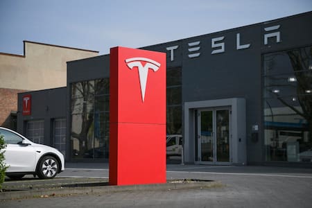 Los beneficios netos de Tesla cayeron un 71% en el primer semestre de 2025. Foto: Reuters (Annegret Hilse)