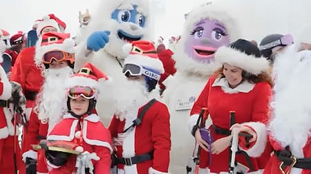 El evento festivo atrae a esquiadores disfrazados cada año. Foto: Captura de pantalla Viory.