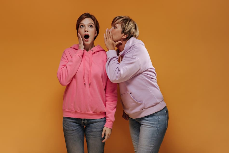 Chisme; chismosos; signos del zodiaco. Foto: Freepik.