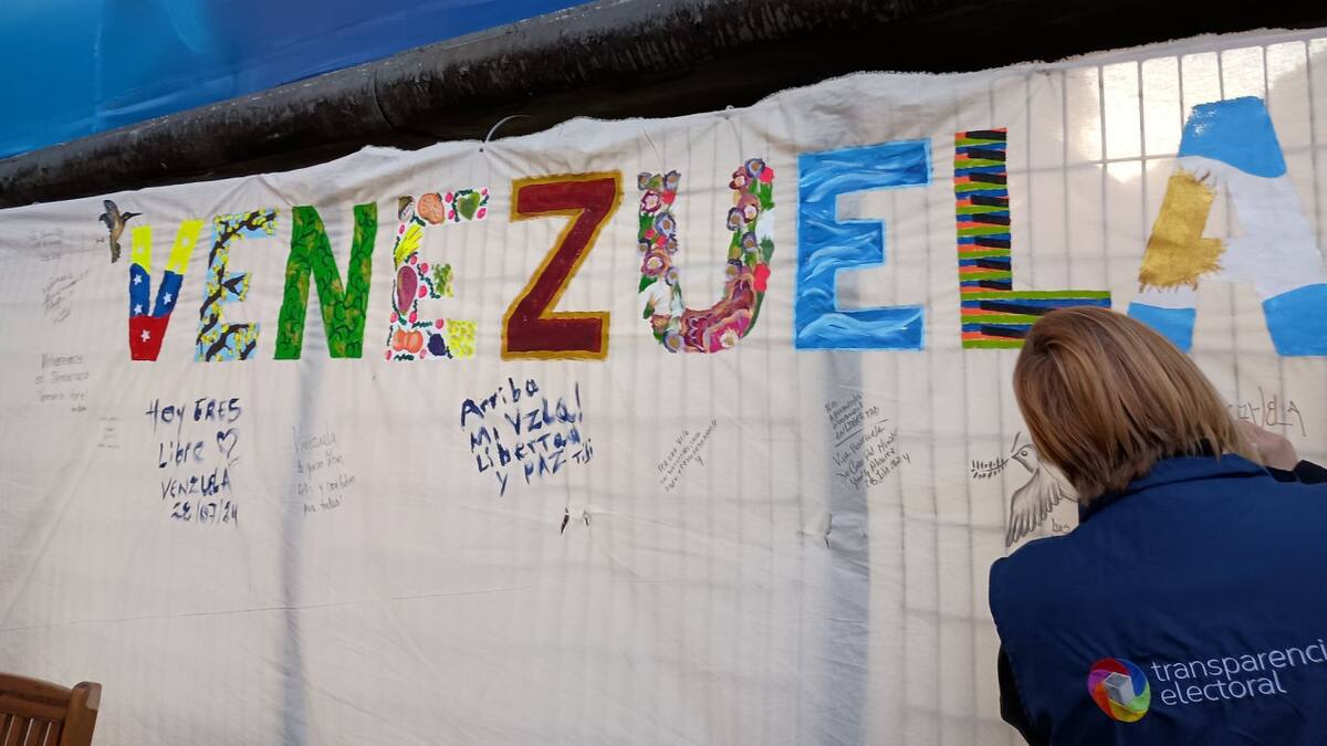 Elecciones de Venezuela en la Embajada en Buenos Aires. Foto: Twitter.