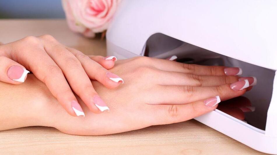 Lámparas para secar uñas. Foto: Reuters