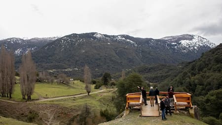 Turismo en la Patagonia: el pueblito de Río Negro con aguas cristalinas y bosques para hallar paz en la naturaleza