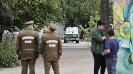 Camino a una marcha: alumnos chilenos fabricaban una bomba molotov en el baño, explotó y hay 35 heridos