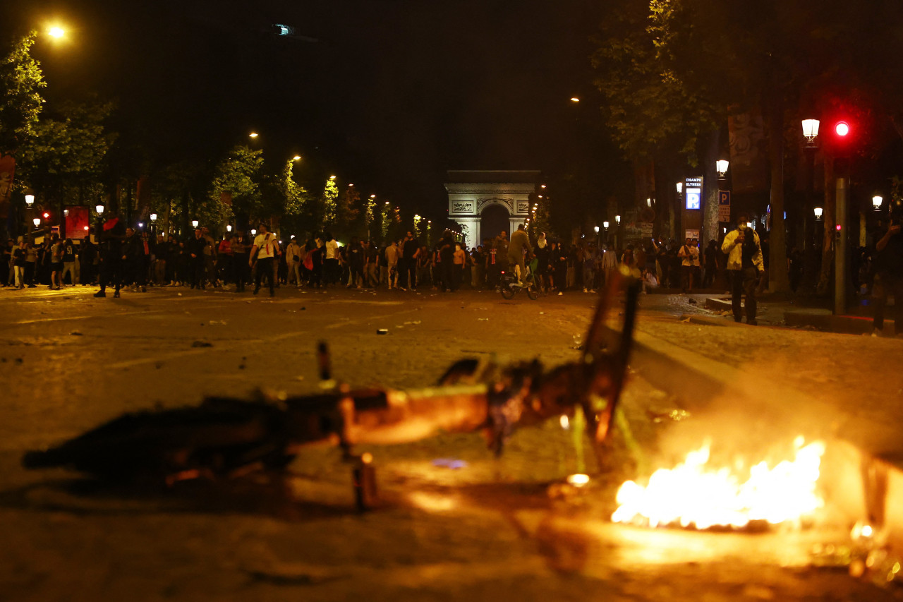 Incidentes en París tras el título de PSG por Champions League. Foto: REUTERS/Abdul Saboor.