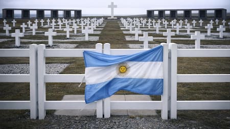 La memoria del Cementerio de Darwin: el lugar que rinde honor a los caídos de Malvinas y su impacto hoy