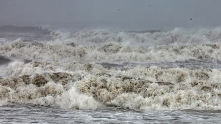 Más de 100.000 evacuados en la India y Pakistán ante la llegada del ciclón Biparjoy. Foto: EFE