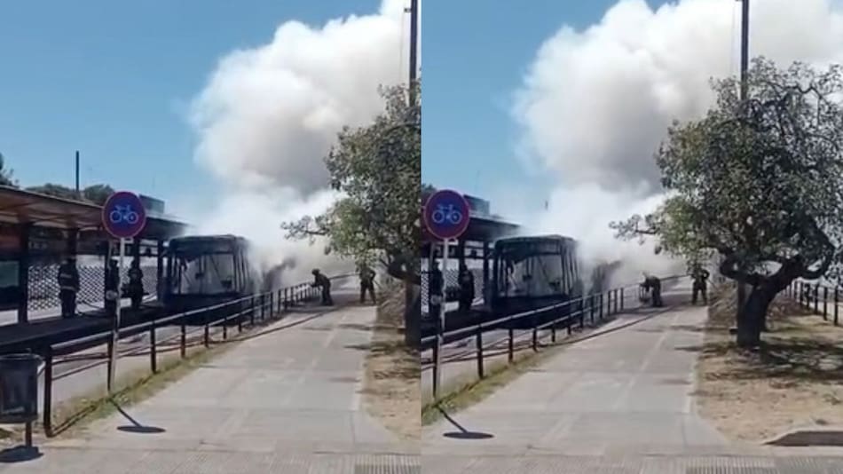 Repentino incendio de un colectivo de la línea 166 en el Metrobús de Haedo.