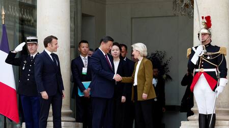 Xi Jinping se encuentra con Emmanuel Macron y Úrsula Von der Leyen. Foto: Reuters.