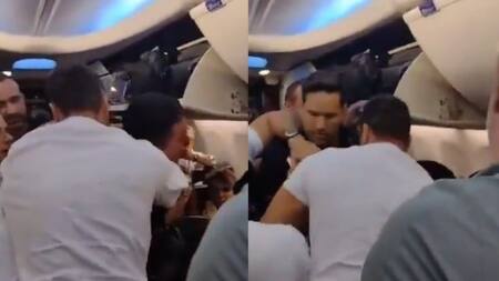 Pasajero intentó abrir la puerta de emergencia de un avión en pleno aterrizaje. Foto: Captura de video.