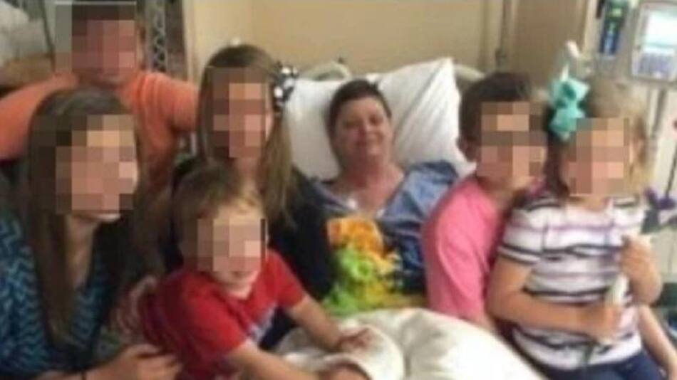Murió de cáncer y su mejor amiga adoptó a sus seis hijos