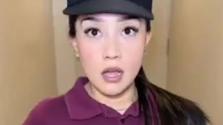 Una mujer policía fue suspendida por realizar bailes provocativos con el uniforme de policía