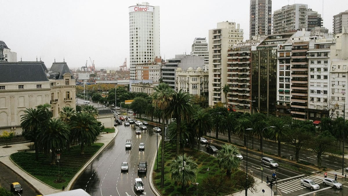 Tras los días de intenso calor, llega un nuevo frente frío y se esperan fuertes tormentas en el AMBA