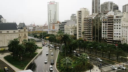 Tras los días de intenso calor, llega un nuevo frente frío y se esperan fuertes tormentas en el AMBA
