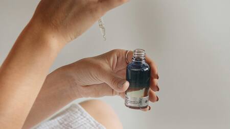 Sérum para cejas y pestañas.