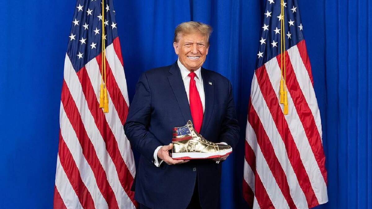 Las zapatillas de Donald Trump. Foto: Instagram @sneakercon