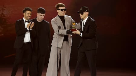 Orgullo argentino: Bizarrap presentó una versión tanguera de Session con Quevedo en los Latin Grammy