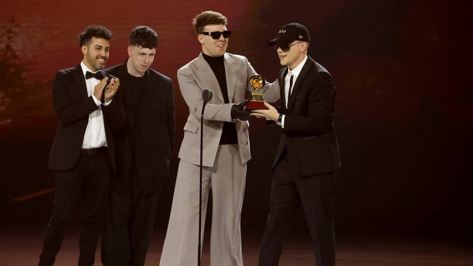 Bizarrap y Quevedo en los Latin Grammy. Foto: Reuters