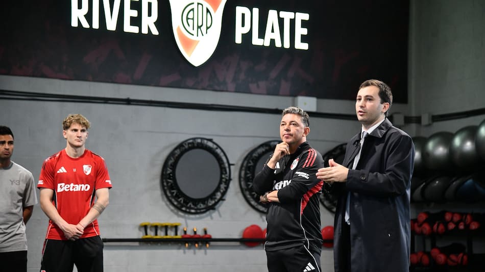 Stefano Di Carlo (derecha) junto a Marcelo Gallardo.