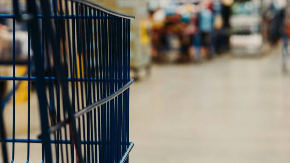 Un supermercado ofrece importantes descuentos en productos navideños. Foto Unsplash.