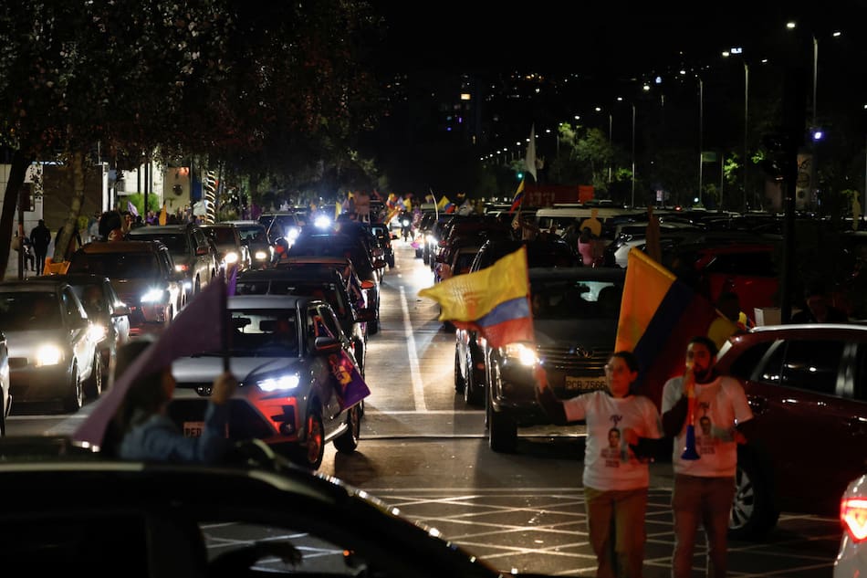 Festejos en Ecuador por la reelección de Noboa. Foto: Reuters/Daniel Becerril