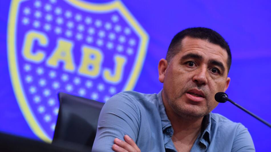Conferencia de prensa de Juan Román Riquelme en Boca. Foto: Telam.