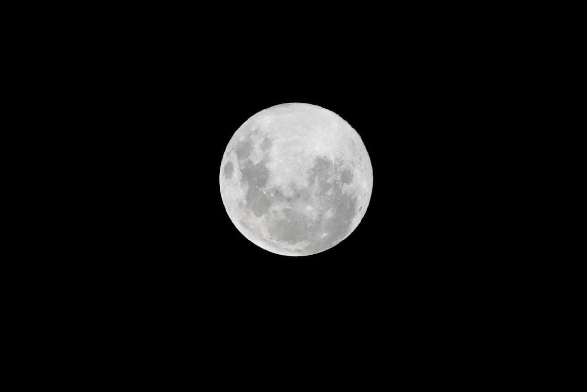 Superluna rosa, en Buenos Aires AGUSTIN MARCARIAN - Reuters