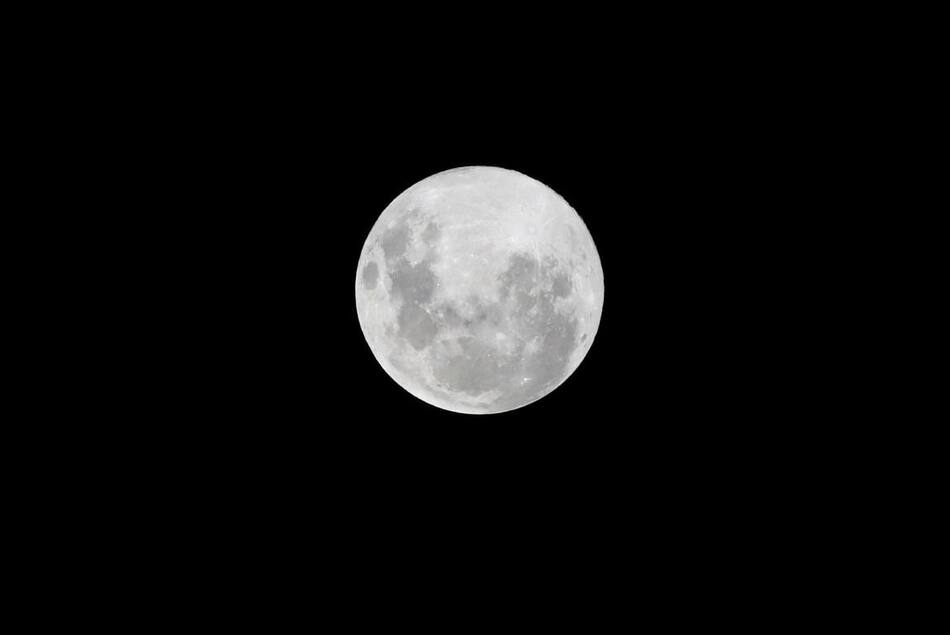 Superluna rosa, en Buenos Aires AGUSTIN MARCARIAN - Reuters