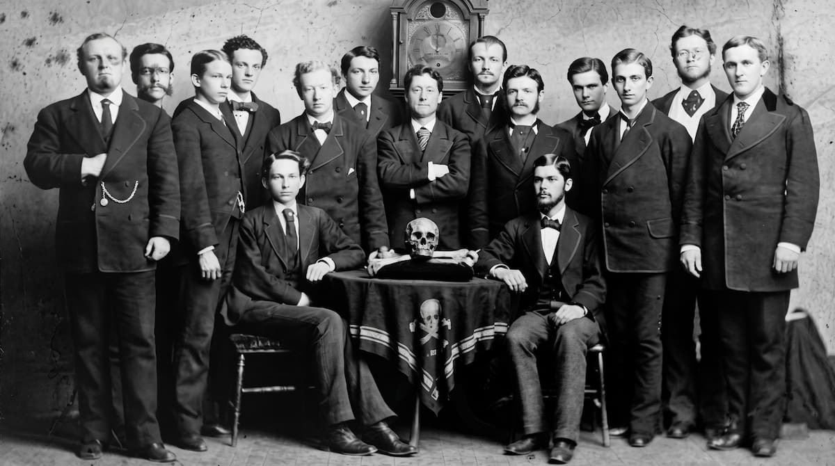 Skull and Bones, conocida en español como “Calavera y Huesos”
