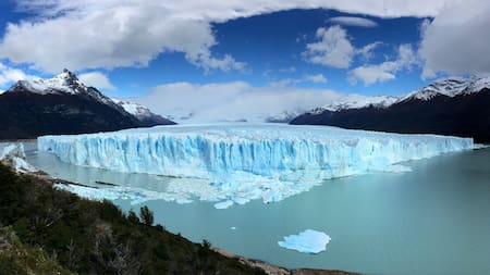 En distintas expediciones que realizaron los científicos, observaron que el glaciar retrocedió 700 metros en el margen norte del Canal de los Témpanos durante los últimos dos años. Foto Unsplash.