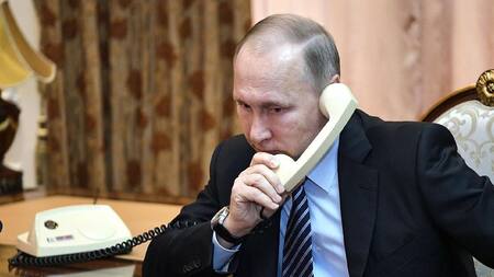 Vladimir Putin, Rusia, hablando por teléfono, Foto SputnikNews