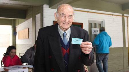 Hombre de 100 años votó en Berazategui