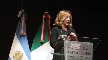 Giorgia Meloni en el Teatro Coliseo. Foto: X @tirellifranco