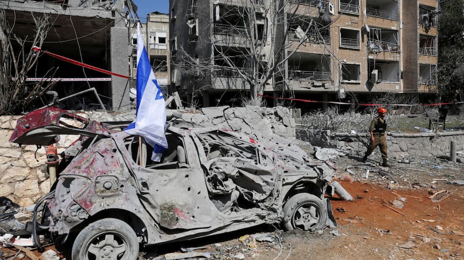 Bandera de Israel tras el conflicto con Irán. Foto: Reuters/Ronen Zvulun