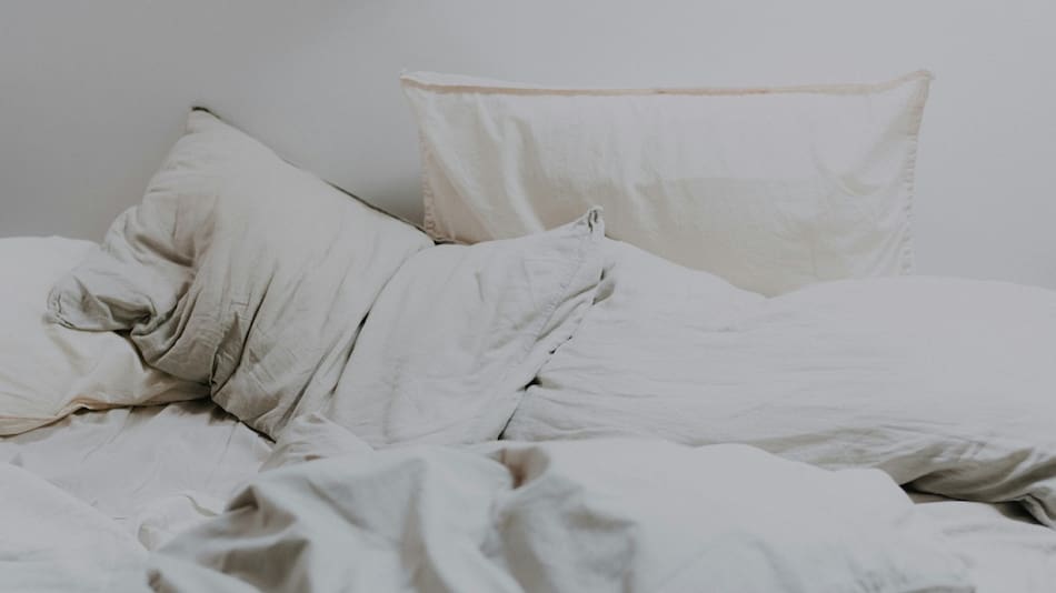 La limpieza de cama se convierte en una tarea fundamental