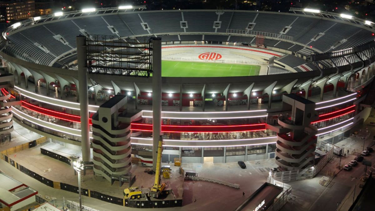 Nuevas luces LED en el estadio Monumental.