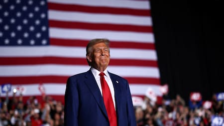 Un Donald Trump feliz en un acto político; elecciones en Estados Unidos. Foto: Reuters