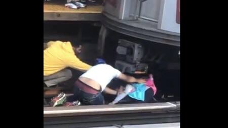 Padre se arroja en las vías del subte con su hija
