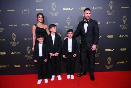 Thiago, Mateo y Ciro Messi en la gala del Balón de Oro 2023. Foto Twitter @mateo_messi20.