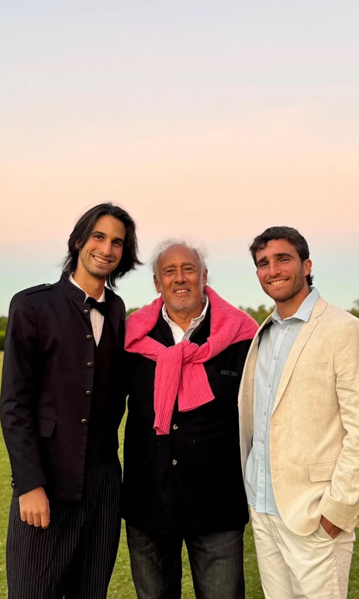 Gustavo Yankelevich junto a sus nietos, Franco y Valentín.