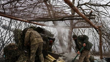 Militares ucranianos en la guerra contra Rusia. Foto: Reuters/Serhii Nuzhnenko
