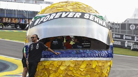Lewis Hamilton, al volante del McLaren MP4 de Senna en Sao Paulo. Foto: EFE.