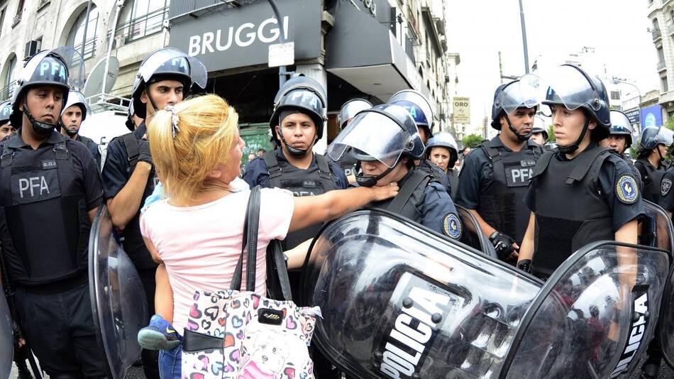 Incidentes entre manteros y Policía (DYN)