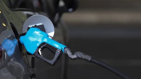 El Gobierno dio marcha atrás en el aumento de los impuestos al combustible hasta principios de mayo