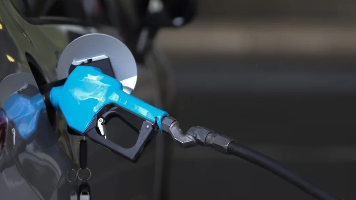 ¿El fin de la contaminación? Científicos crean un método para transformar plásticos en gasolina con un rendimiento del 60%